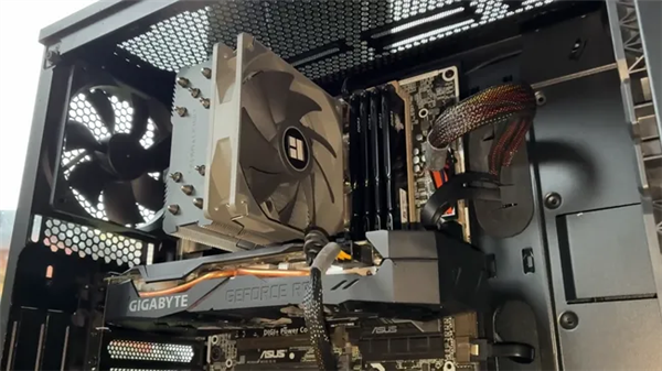 内存暴涨别慌！i7-4790K+DDR3游戏实战：《赛博朋克 2077》流畅60帧