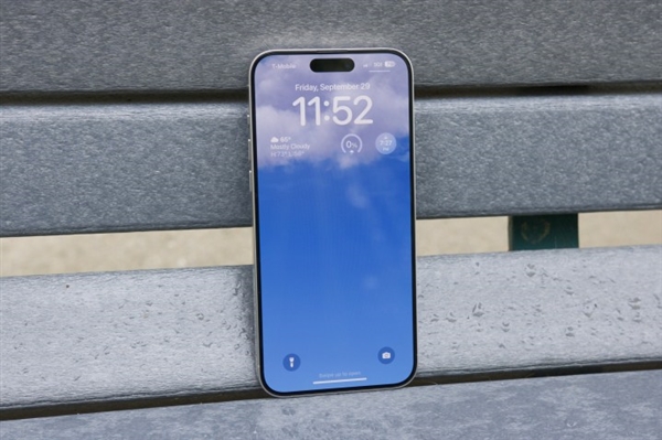 苹果终止告别8GB时代！iPhone 18全系标配12GB内存