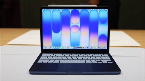 苹果MacBook Neo 2补齐短板：触摸屏+12G内存 果粉直呼初代瞬间不香了