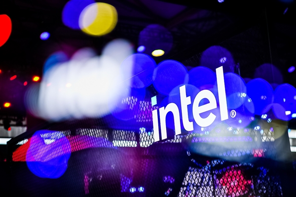 因卖股份给美国政府：Intel股东状告CEO及美商务部长