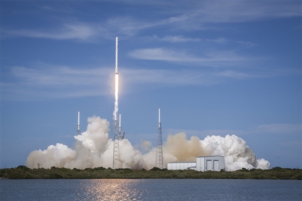 A股光伏龙头蹭Space X热点翻车：一篇公众号推文被罚1300万元！