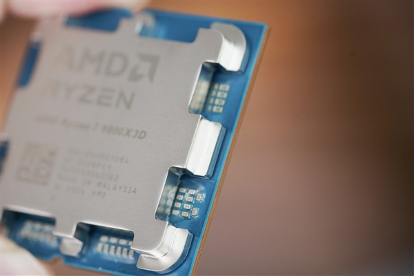 AMD Zen3、4、5同台竞技：X3D处理器大横评 游戏差距高达64%