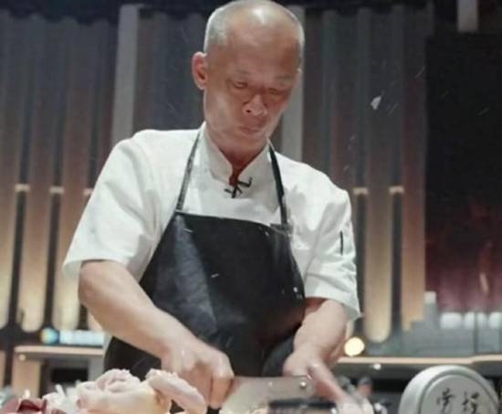 莫氏鸡煲《一饭封神2》首轮出局 评委：技术含量不高