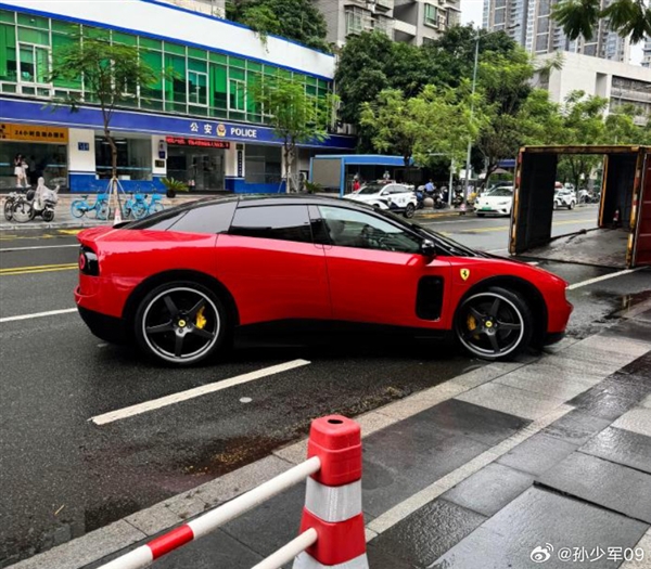 售价398.8万！法拉利首款纯电动车luce国内现身