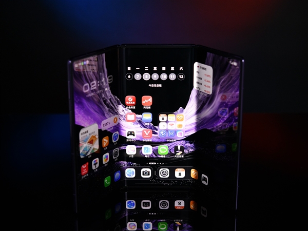 史上最完美的三折叠！华为Mate XT 2非凡大师上手