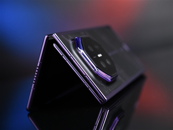史上最完美的三折叠！华为Mate XT 2非凡大师上手