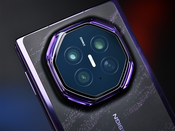 史上最完美的三折叠！华为Mate XT 2非凡大师上手