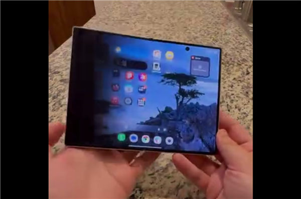 iPhone Duo开合动画火出圈：国产折叠屏已经开始抄作业了