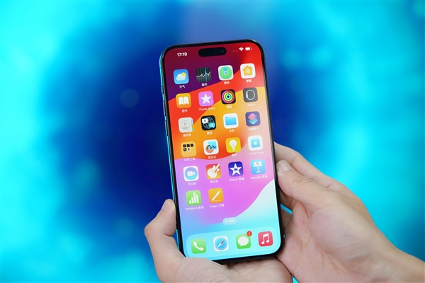 iOS 27正式版Bug太离谱！下拉通知栏+控制中心iPhone当场卡死 只能重启