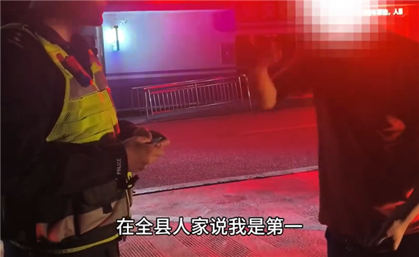司机夜间高速上骑线“龟速” 被提醒后不服：我的技术全县第一！